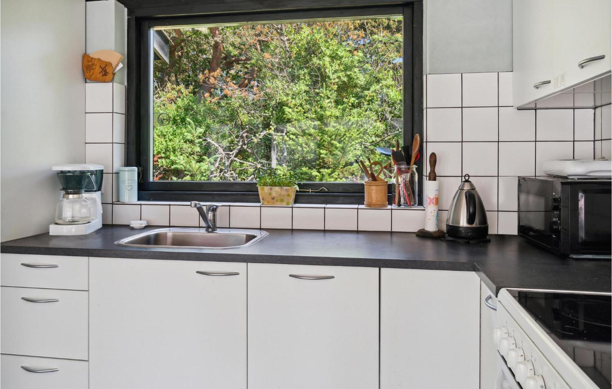 3 Bedroom Awesome Home In Neksø Eksteriør bilde